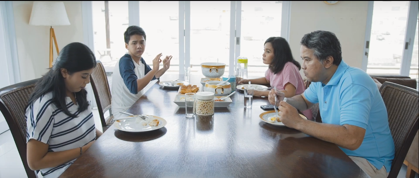 Dialog Meja Makan